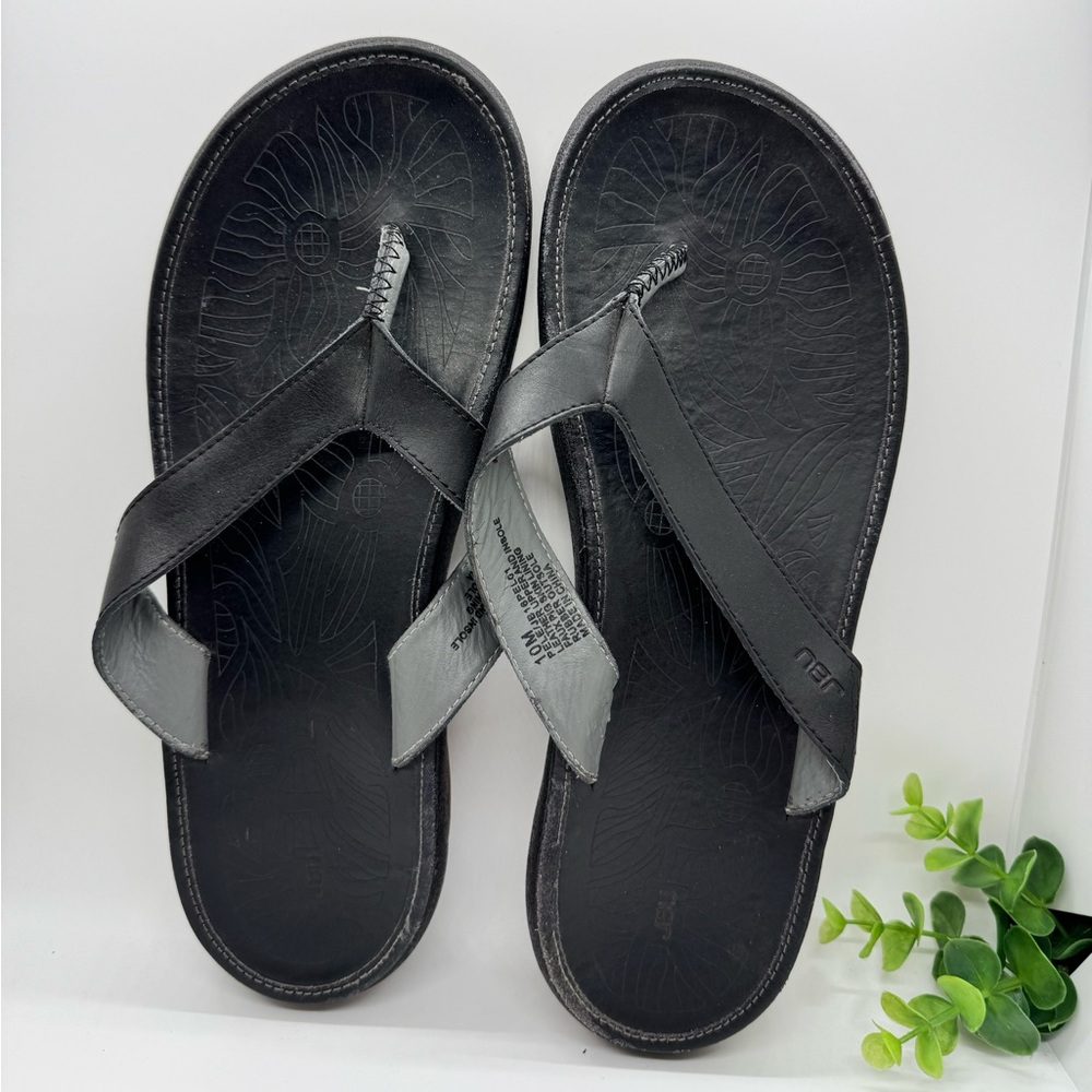 JBU Pele Black Leather Flip Flips size 10
